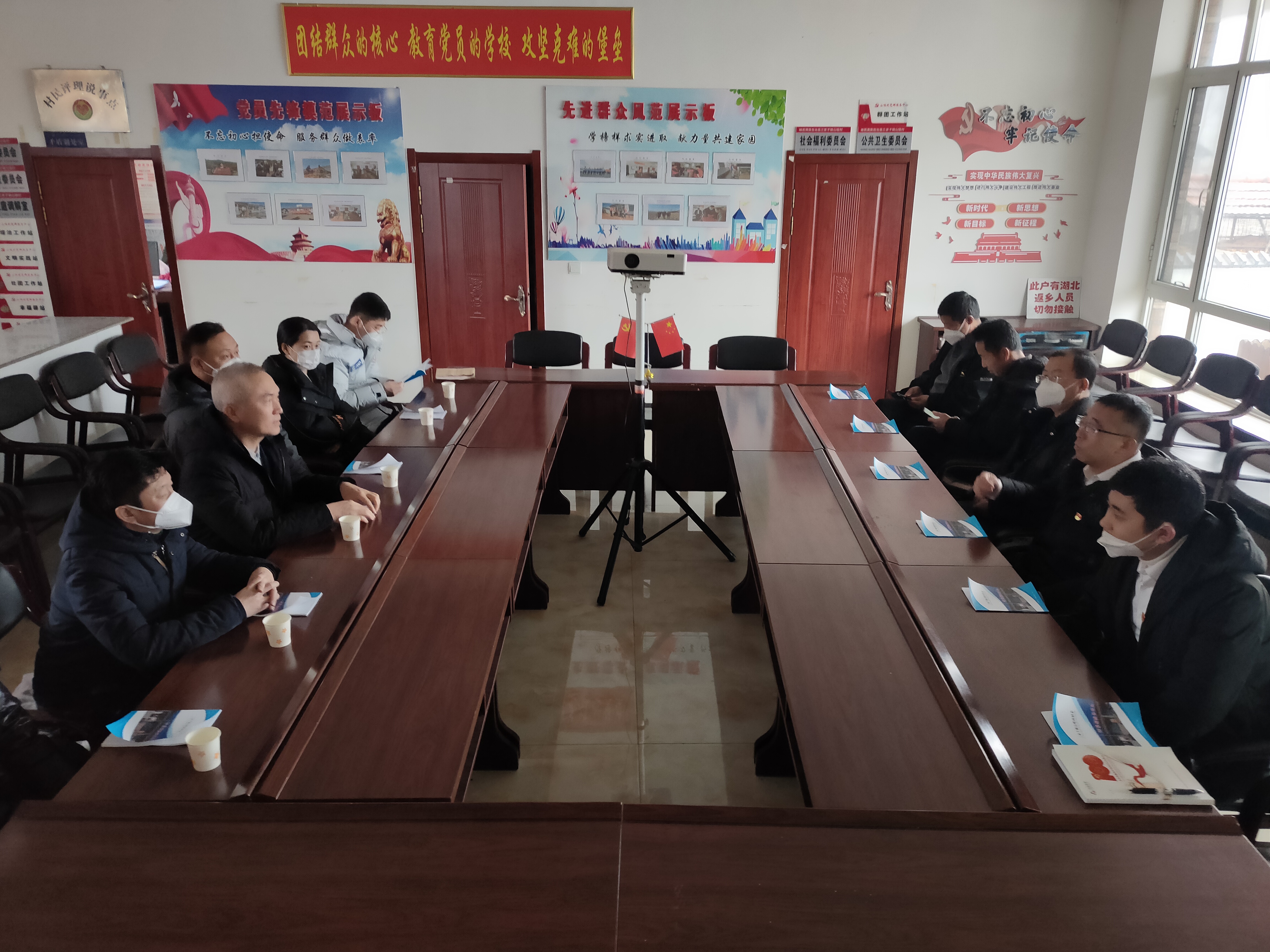 踐行國企責任，迎新春送溫暖——鞍勤集團、溫泉集團、公服集團前往駐村工作隊 走訪慰問