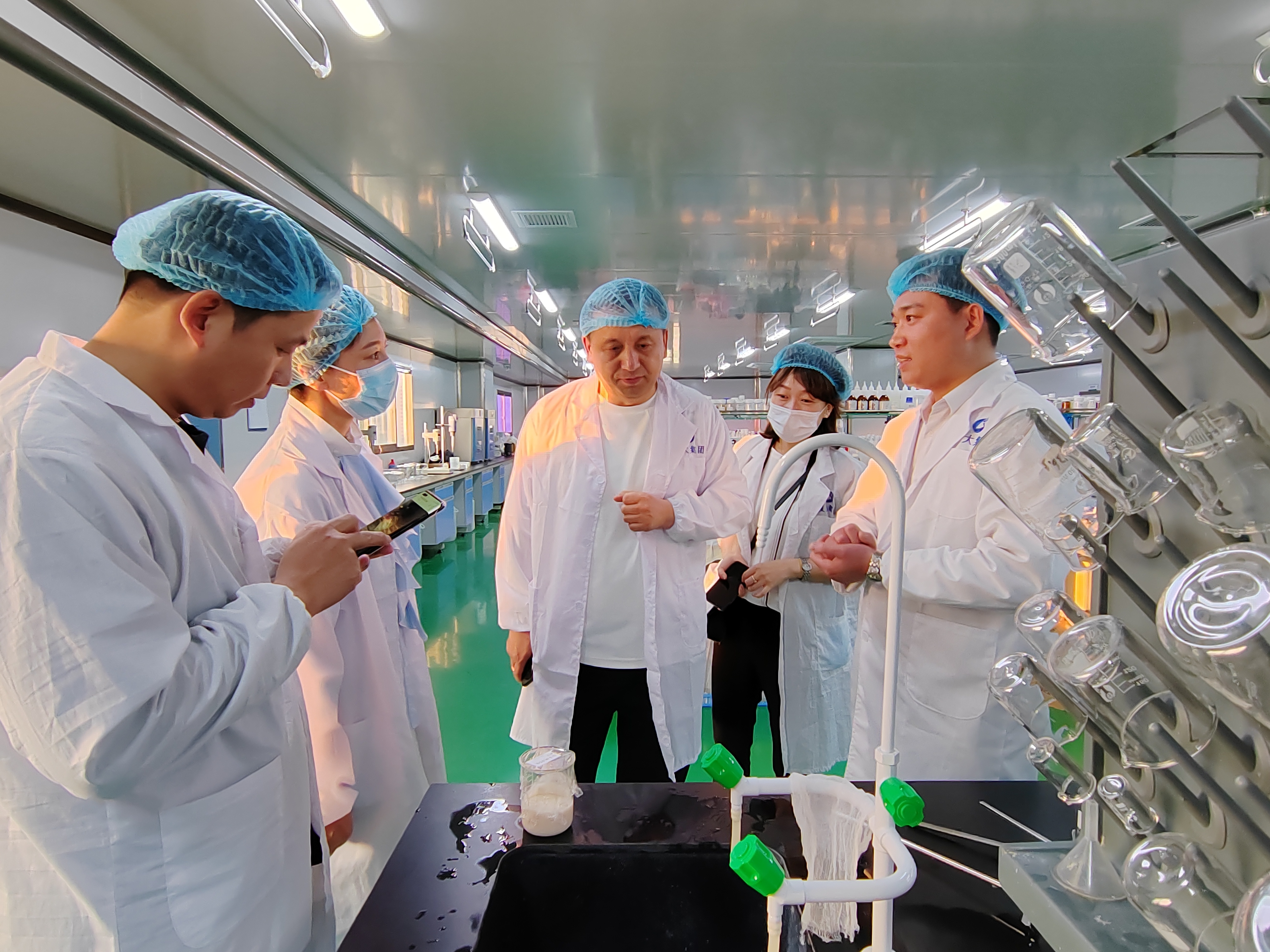 鞍勤集團、溫泉集團、公服集團商務(wù)考察組赴廣州調(diào)研